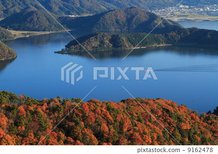 三河湖在深秋的五湖 三河湖在深秋的五湖 9162478