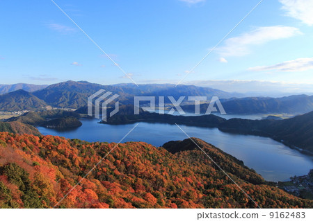 Lake Mikata Five Lakes in the late autumn 9162483