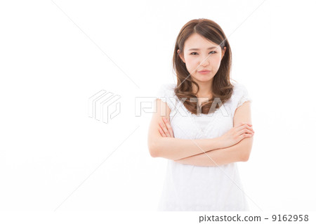 年輕女人生氣 9162958