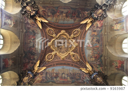 Ceiling painting of the Louvre museum 9163987