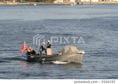 Witness the running form of an internal firearmor equipped with an escort ship 9166193