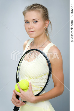 girl with a tennis racket 9166358