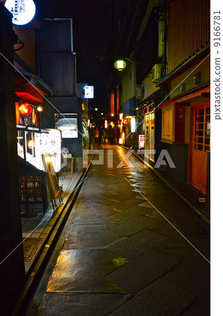 Ponto Town(Pontocho)在晚上(Pontocho,Nakagyo-ku,京都市) Ponto Town(Pontocho)在晚上(Pontocho,Nakagyo-ku,京都市) 9166781