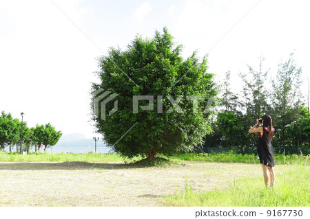 girl taking photo 9167730