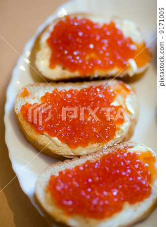 Caviar sandwiches 9171005