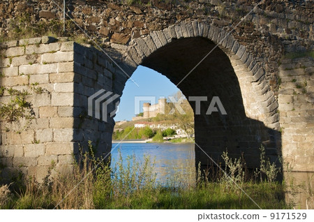 bridge and castle bridge and castle 9171529