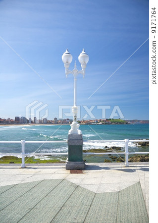 retro lammpost in Gijon 9171764