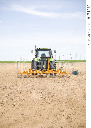 tractor backwards 9171981