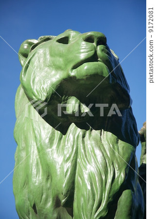 lion monument in Madrid 9172081