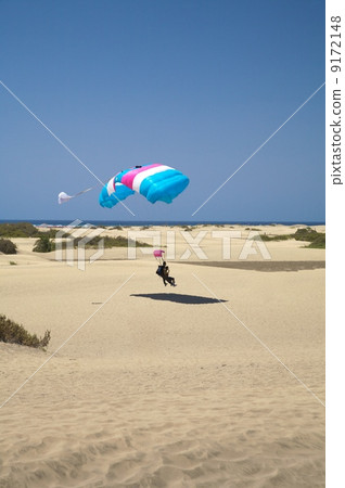 paraglider landing paraglider landing 9172148