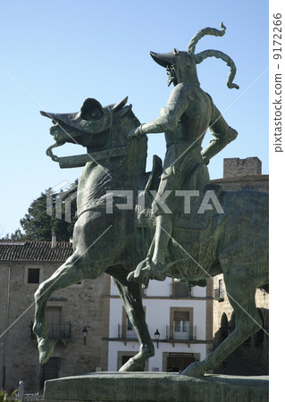 pizarro statue side 9172266