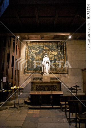 altar with white statue 9172754