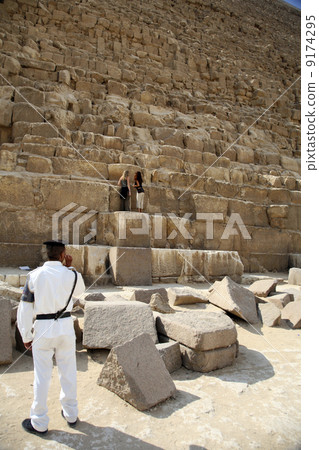 police in pyramid 9174295