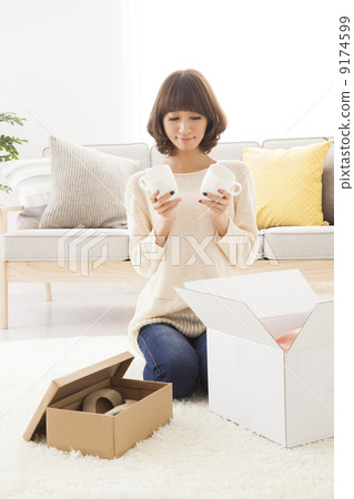 Living ladies 9174599