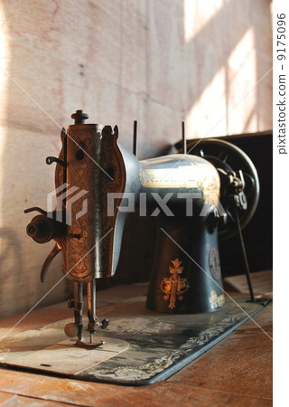 Foot-operated sewing machine 9175096