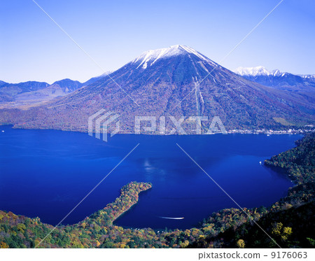 Tochigi prefecture · Lake Chuzenji in autumn and view from Mt. 9176063