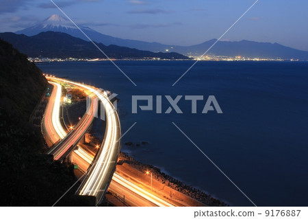 小月山的東海道和富士的風景 9176887