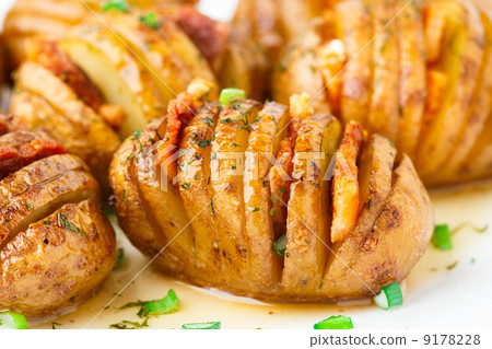 Accordion baked potatoes with bacon 9178228