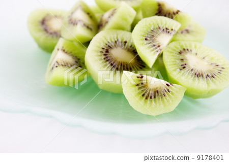 Kiwifruit on the dish 9178401