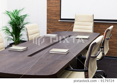 screen in the office 9179724