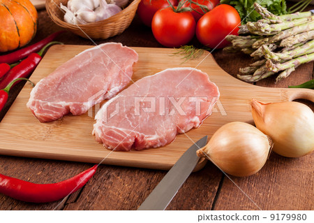 raw meat 9179980