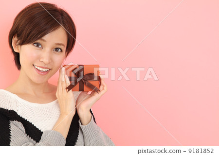 A woman giving a gift 9181852