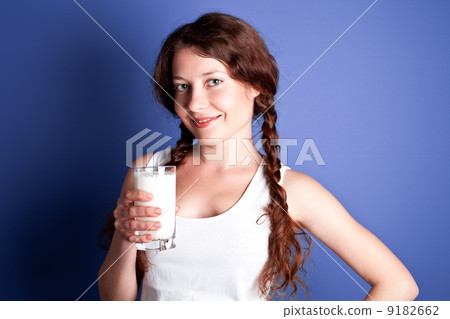 woman enjoying a glass of milk 9182662
