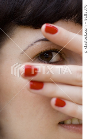 looking through fingers 9183376