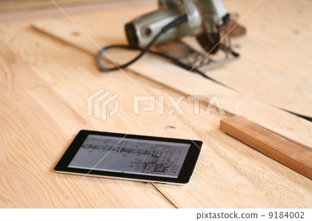 Tablet and Circular saw Tablet and Circular saw 9184002
