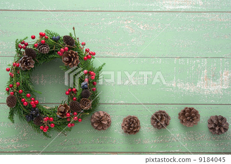 Handmade Christmas lease 9184045