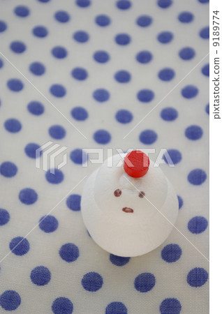 Marshmallow snowman blue dot 01 Marshmallow snowman blue dot 01 9189774