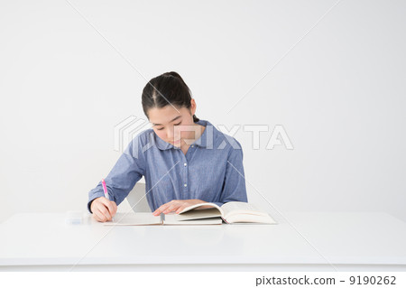 Elementary school student to study 9190262