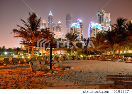 Beach night illumination of the luxury hotel, Dubai, UAE Beach night illumination of the luxury hotel, Dubai, UAE 9191537