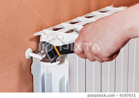adjusting heating radiator 9197631