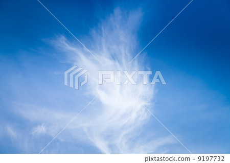 cirrus clouds in blue sky 9197732