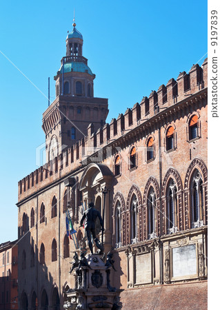 view on Fountain of Neptune and town hall in Bologna 9197839