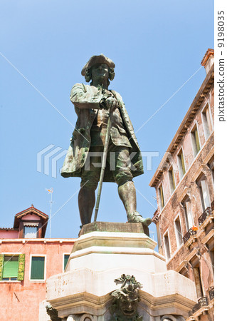 Monument to playwright Carlo Goldoni, Venice 9198035