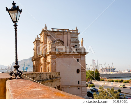 Porta Felice - baroque triumphal gateway in old port, Palermo, Sicily Porta Felice - baroque triumphal gateway in old port, Palermo, Sicily 9198061