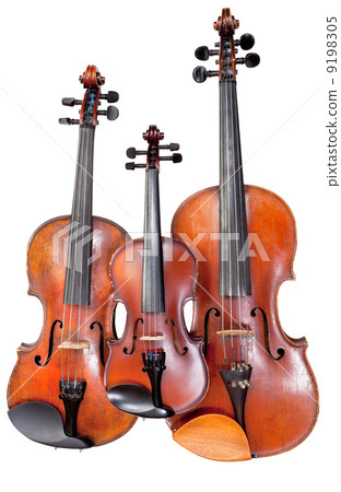 three sizes of fiddles 9198305