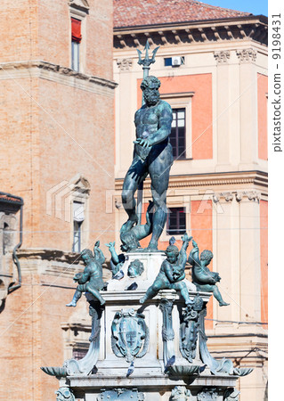 Fountain of Neptune on Piazza del Nettuno in Bologna 9198431