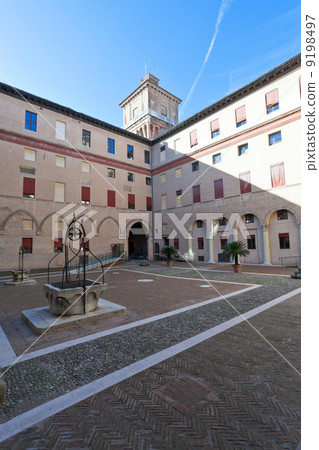well on inner courtyard of The Castle Estense in Ferrara well on inner courtyard of The Castle Estense in Ferrara 9198497