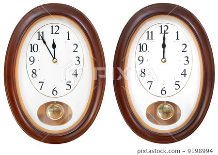 twelve o clock on oval dial clock 9198994