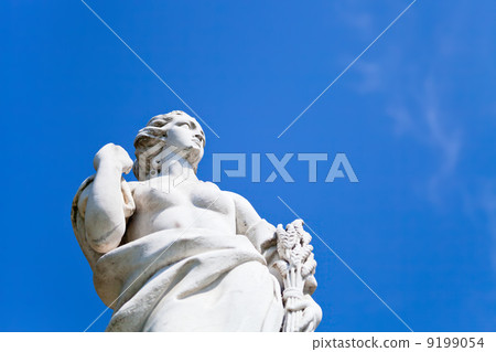 woman's statue in antique Roman style 9199054