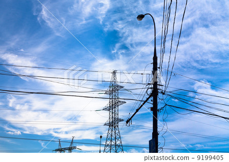 Electric power transmission under white cirrus clouds 9199405
