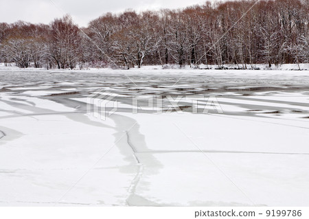 unfrozen patch of water in icebound river unfrozen patch of water in icebound river 9199786