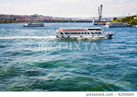 Cruise ships in Bosphorus, Istanbul Cruise ships in Bosphorus, Istanbul 9200069