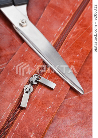 tailor shears and zip runners 9200312