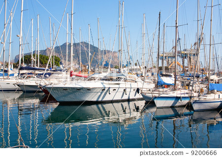 yachts and boats in old port in Palermo 9200666