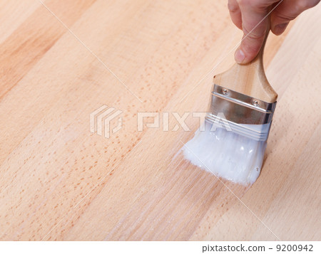 varnishing of surface of beech table top 9200942