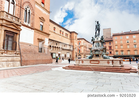 view on Sala Borsa and Fountain of Neptune in Bologne 9201020